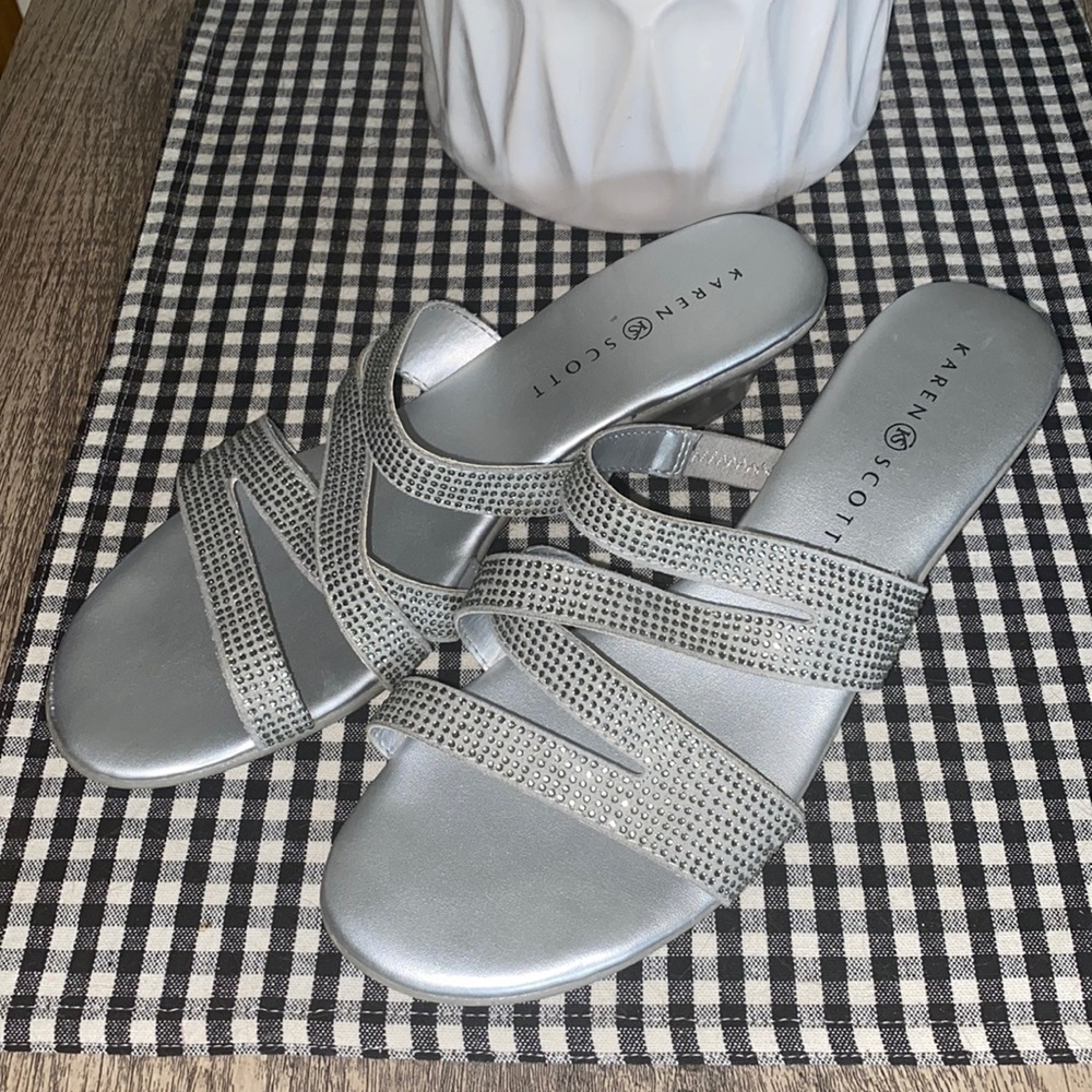 Women’s Silver Sandal - Size 8.5 - Karen Scott - Worn twice